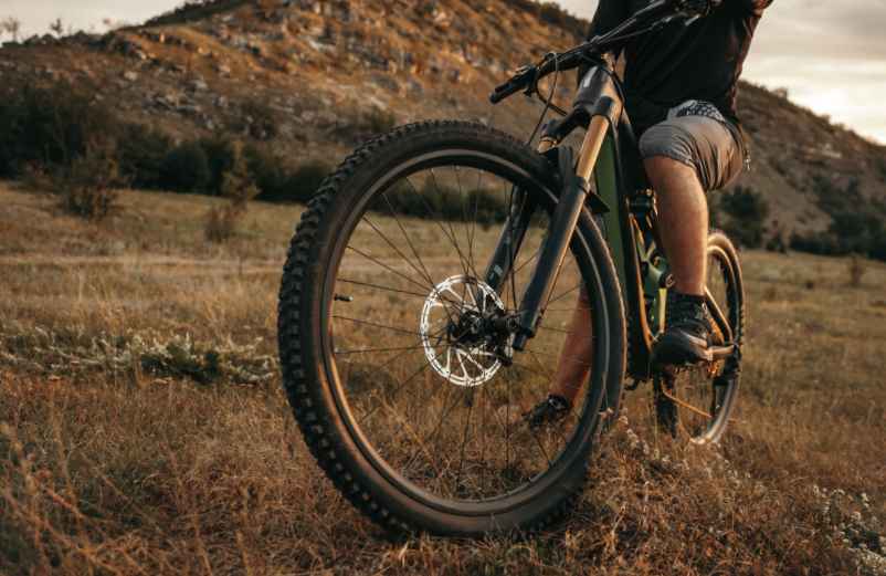 Protection et légalité : Faut-il obligatoirement assurer un vélo électrique ?